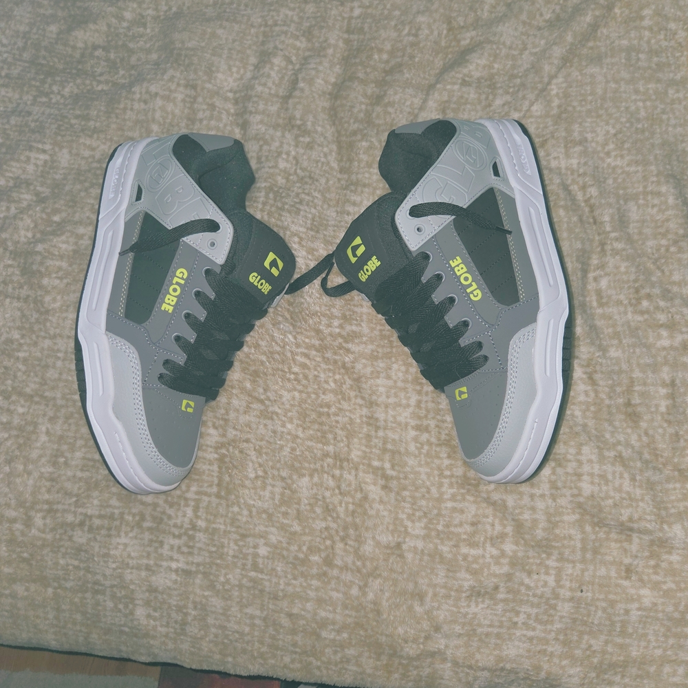 Globe Tilt Men's Gray, Black, & Lime Sneakers Size 10 Mens New With Box
